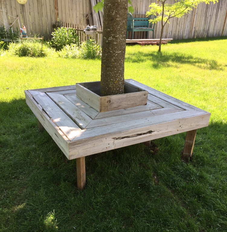 reclaimed wood, upcycling, gardening, tree bench