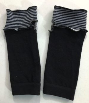 Black Fingerless Gloves/Wrist Warmers - Image 2